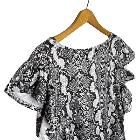 ALTAR’D STATE V Neck Ruffle Sleeve Peplum Reptile Print High Lo Shirt - Picture 6 of 9